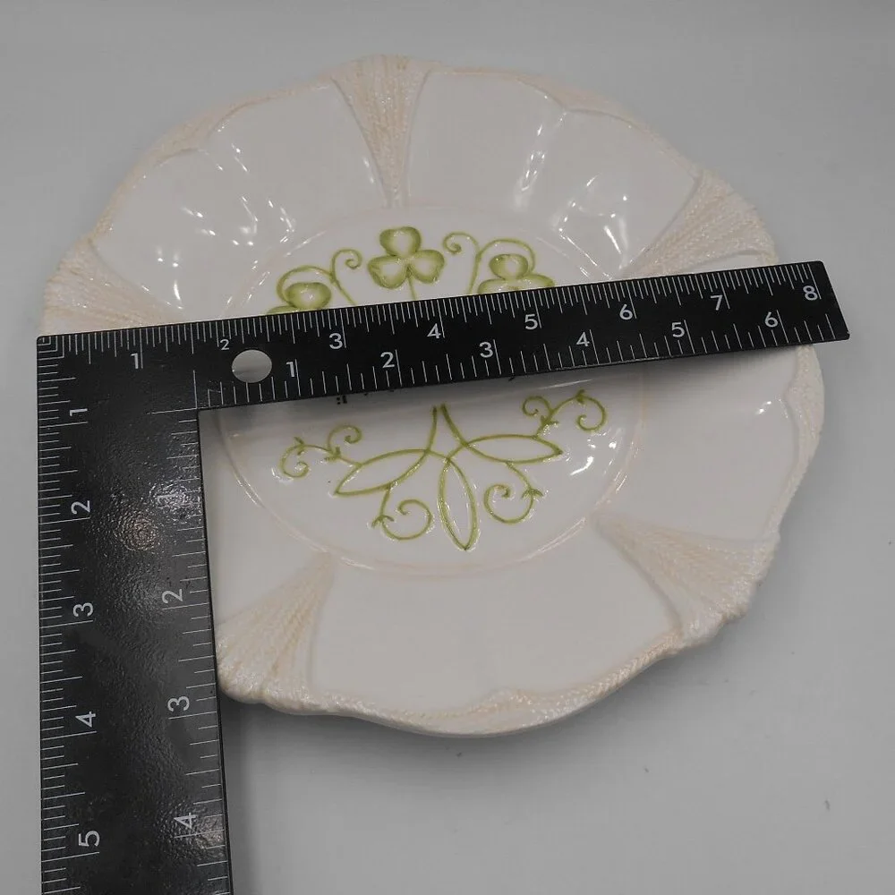 GRASSLANDS ROAD CLOVER GLEN DECORATIVE PLATE DISCONTINUED 2009 EMBOSSED FAMILY - Picture 7 of 11